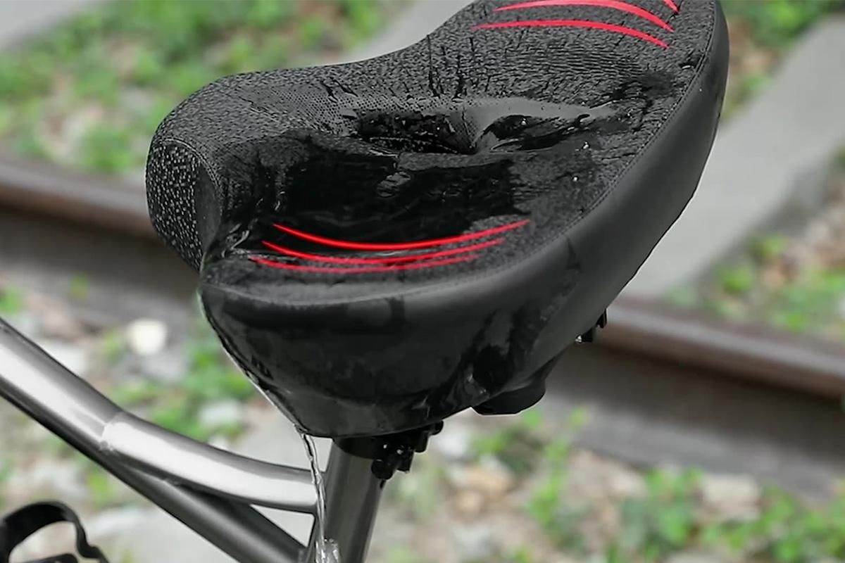 Wide Noseless Bike Seat Cushion | Men & Women | Black & Red